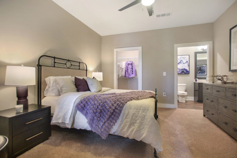 Helios - Cozy Bedroom With Walk In Closet And Bathroom