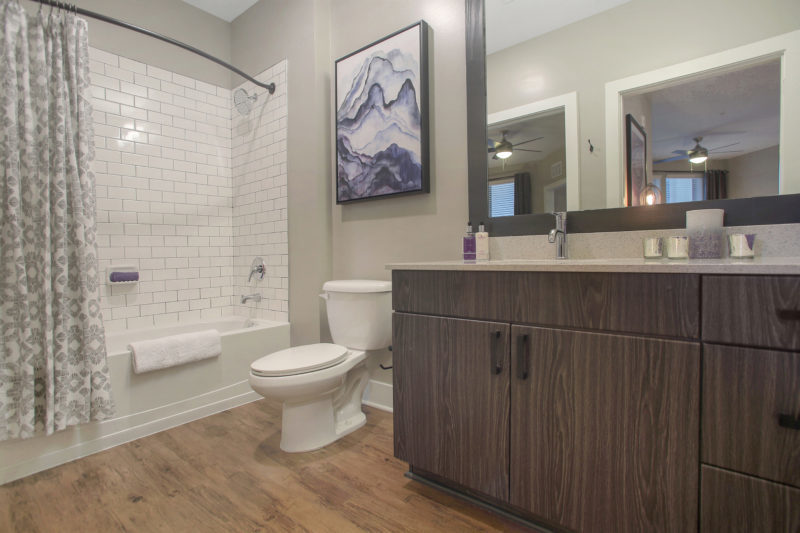 Helios - Spacious Bathroom With Bathtub And Large Vanity
