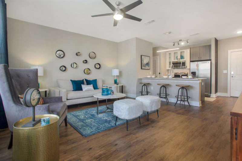 Helios - Stylish Living Area With Ceiling Fan 